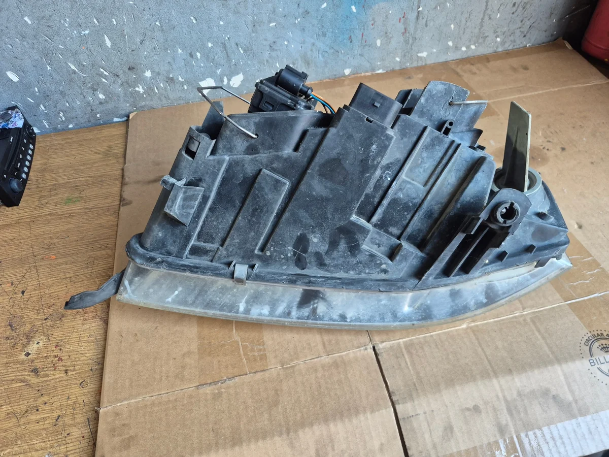 Phare avant droit Audi A6 C5 1997-2001 image 7