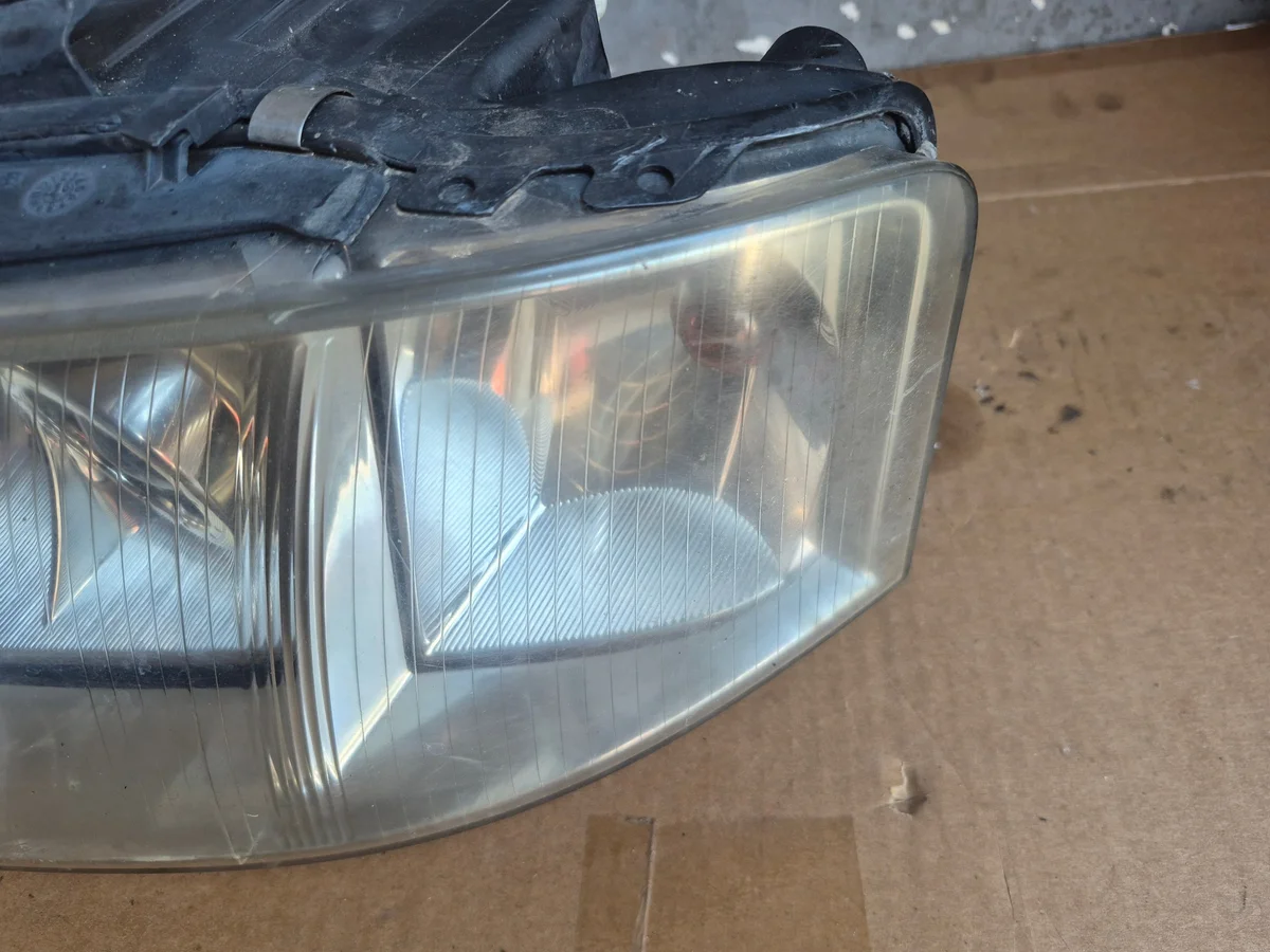 Audi A6 C5 etuvalo vasen 14847300 image 4