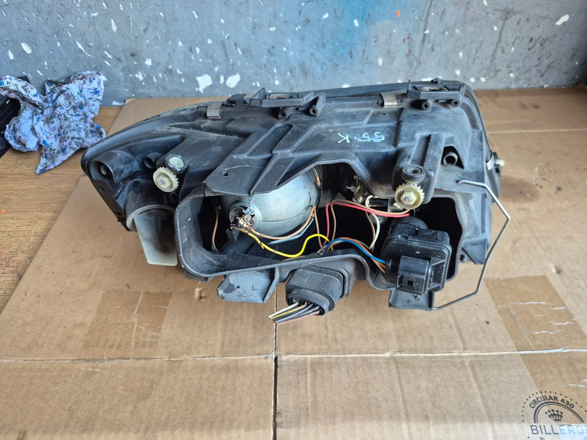 Audi A6 C5 etuvalo vasen 14847300 image 6