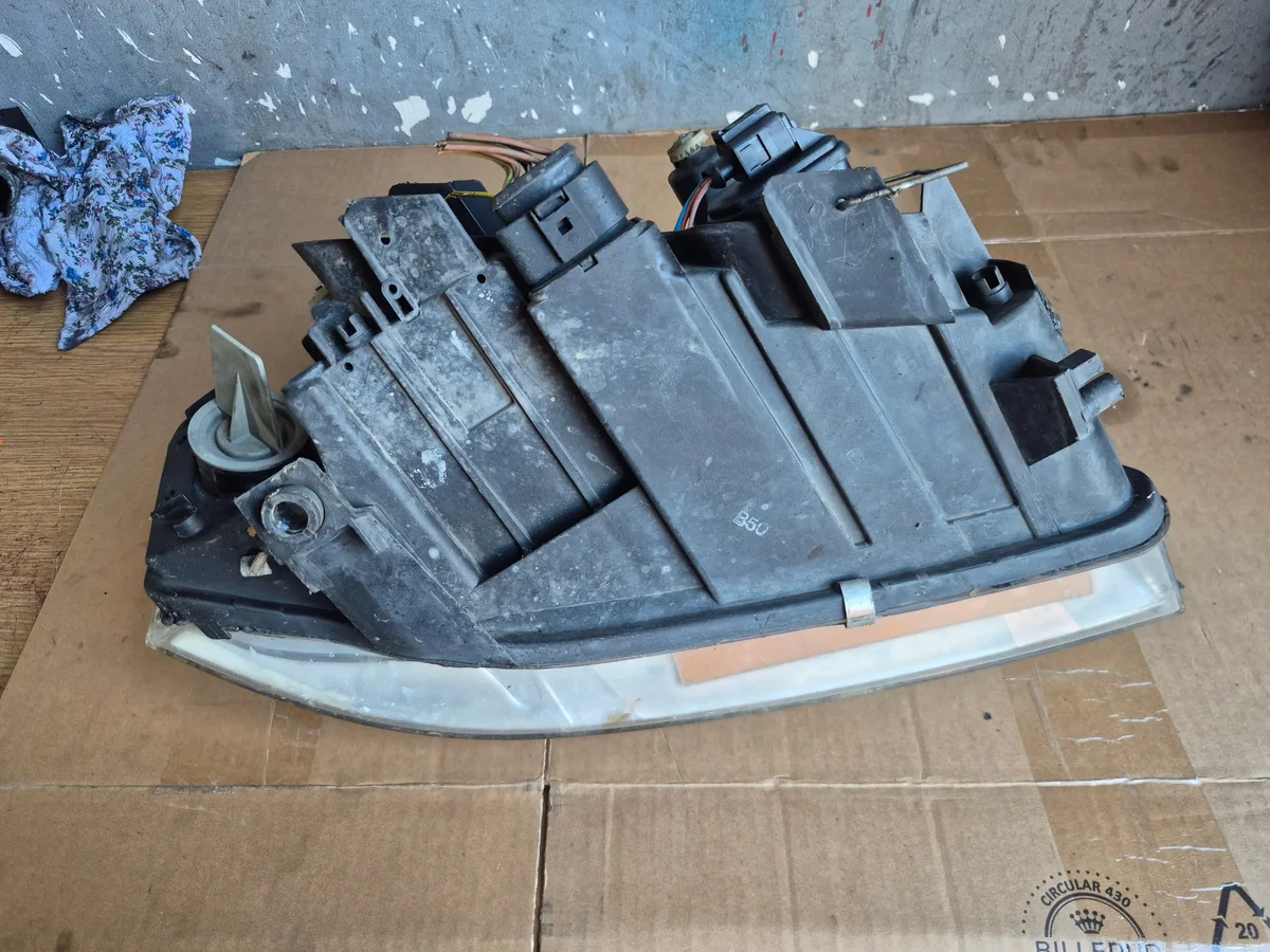 Audi A6 C5 etuvalo vasen 14847300 image 7