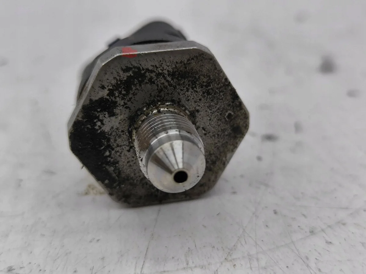 Suzuki Vitara Fuel Pressure Sensor 0261545124 image 3