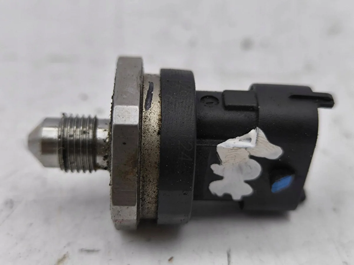 Suzuki Vitara Fuel Pressure Sensor 0261545124 image 4