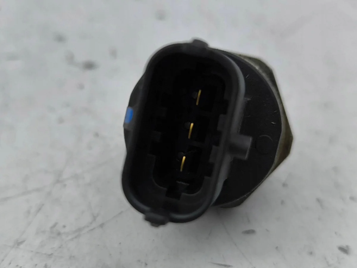 Suzuki Vitara Fuel Pressure Sensor 0261545124 image 5