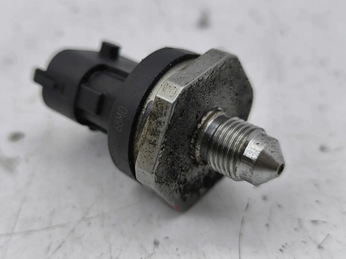 Suzuki Vitara Fuel Pressure Sensor 0261545124 image 6