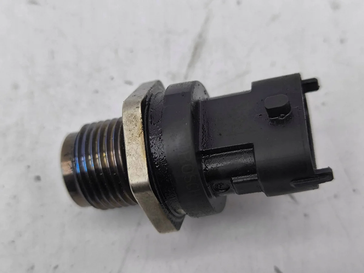 Capteur Pression Carburant Volvo XC60 2.4L Diesel image 4