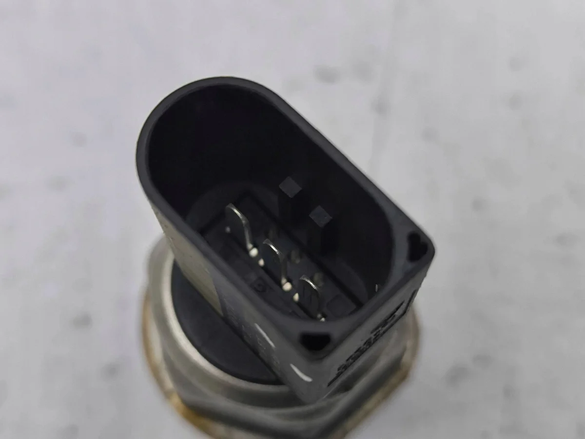 Audi 04L906054 Sensore Pressione Carburante Usato image 4