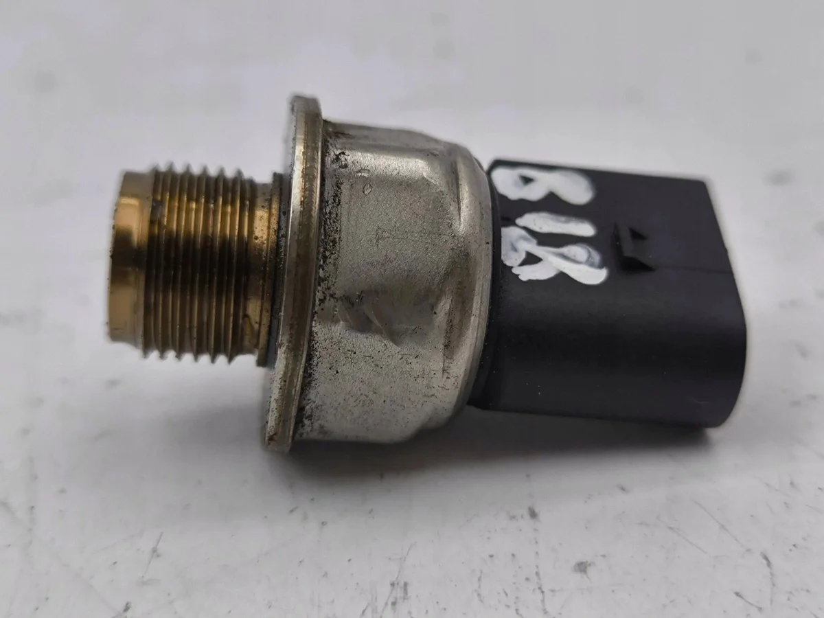 Audi 04L906054 Sensore Pressione Carburante Usato image 5