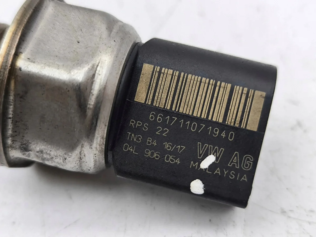 Audi 04L906054 Sensore Pressione Carburante Usato image 6