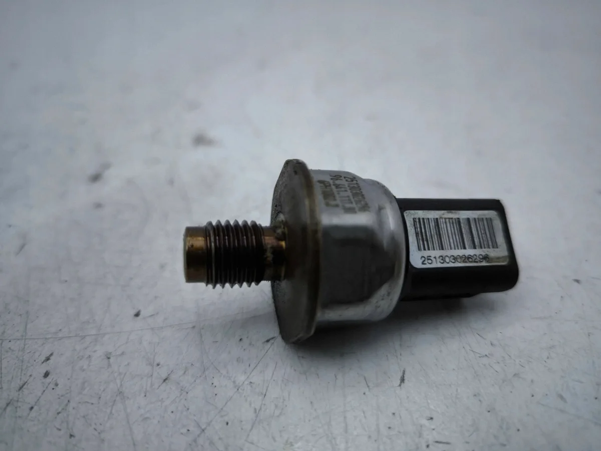 Sensor Presión Combustible Citroen DS4 2013 image 3