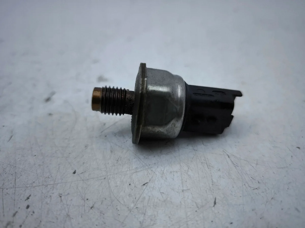 Sensor Presión Combustible Citroen DS4 2013 image 4