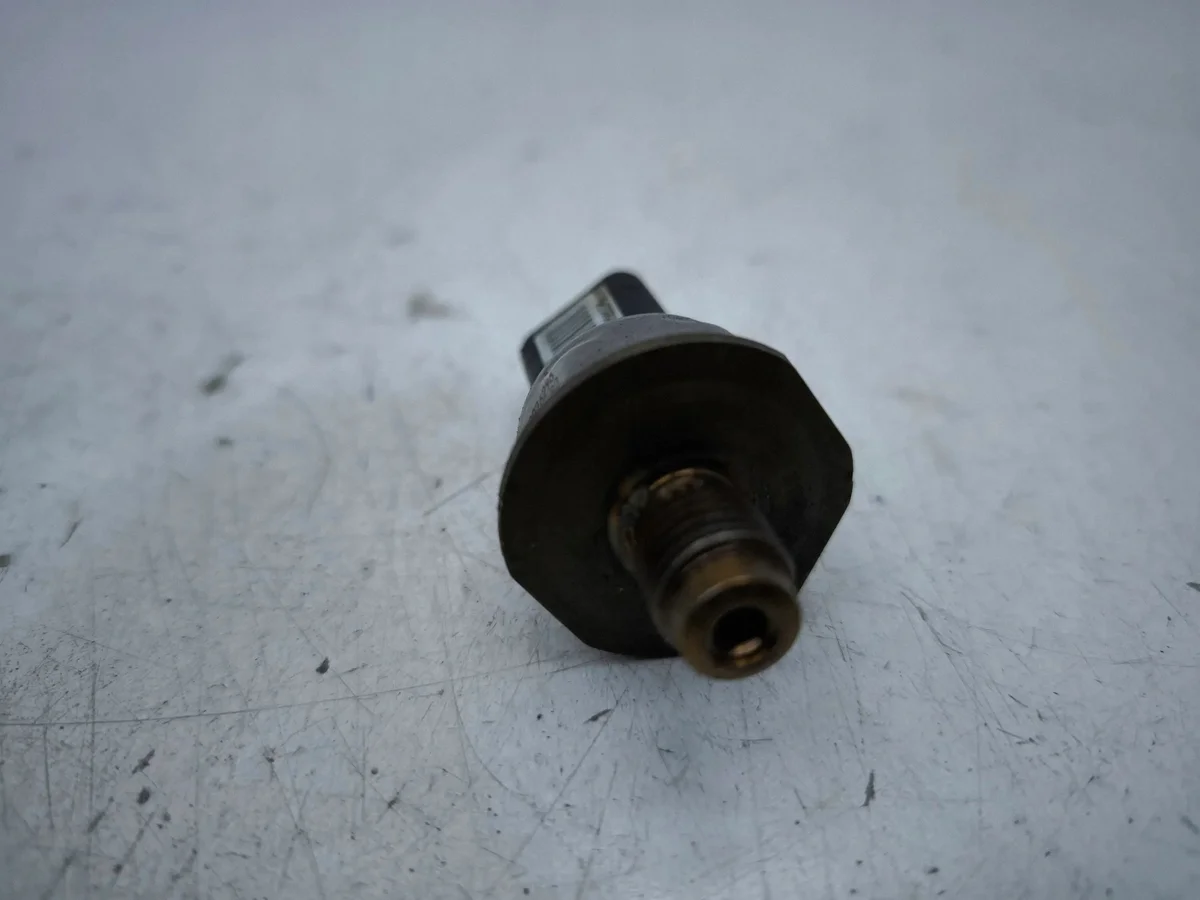 Sensor Presión Combustible Citroen DS4 2013 image 5