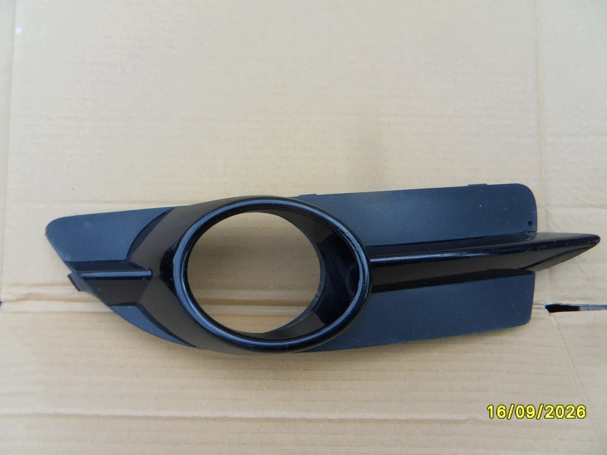 VW Eos etupuskurin ritilä vasen 1Q0854661B