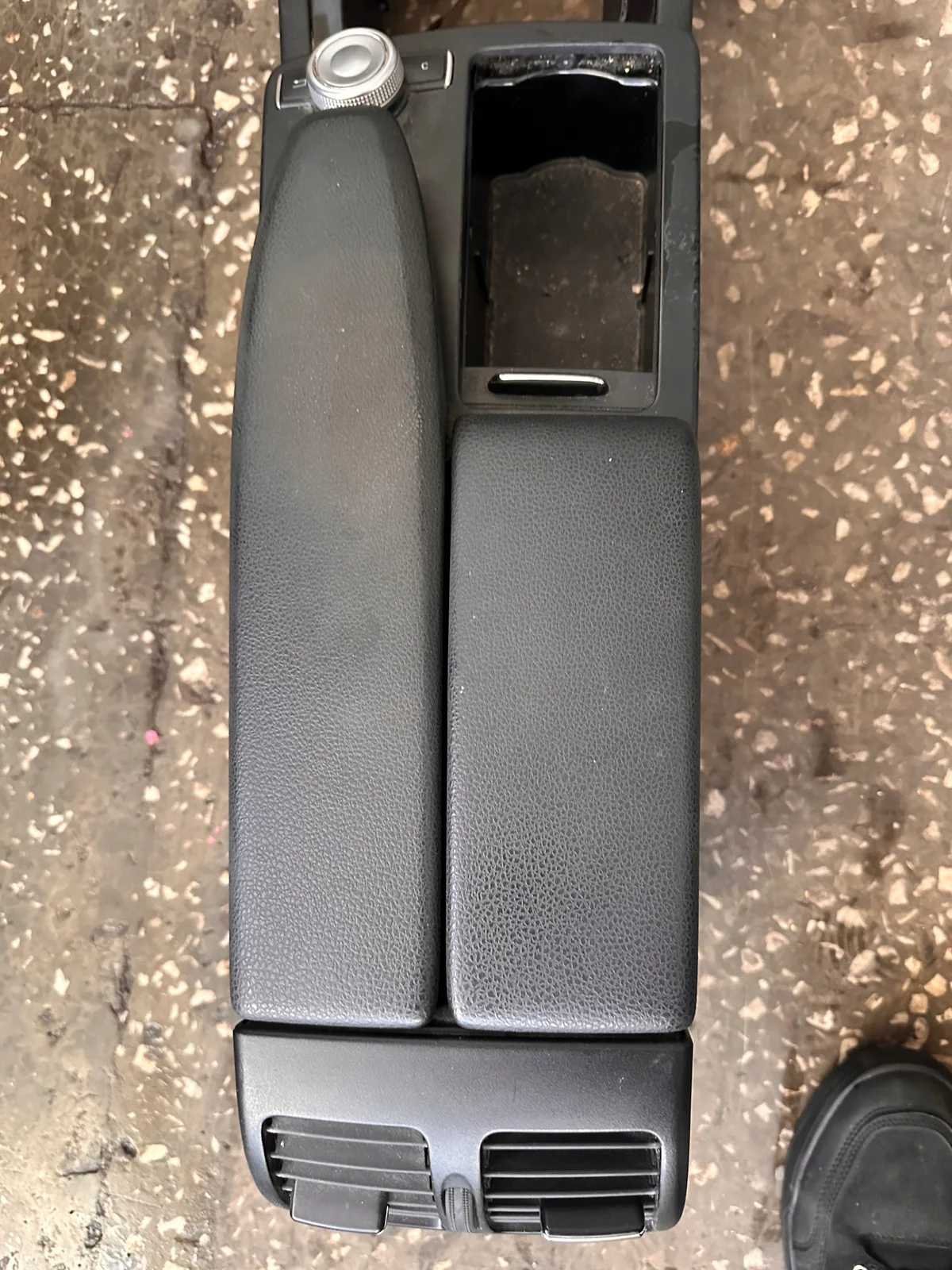 Mercedes C-klass W204 Mittkonsol Armstöd
