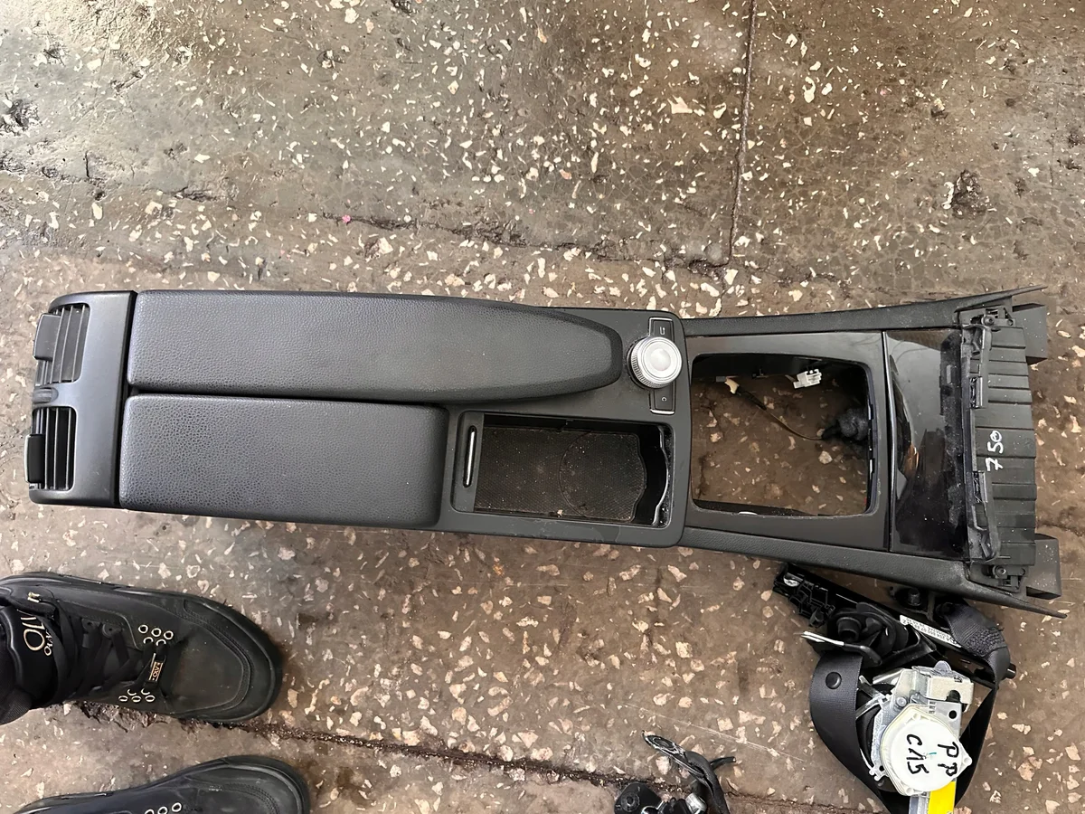 MERCEDES C KLASSE W204 Mittelkonsole Gebraucht image 3