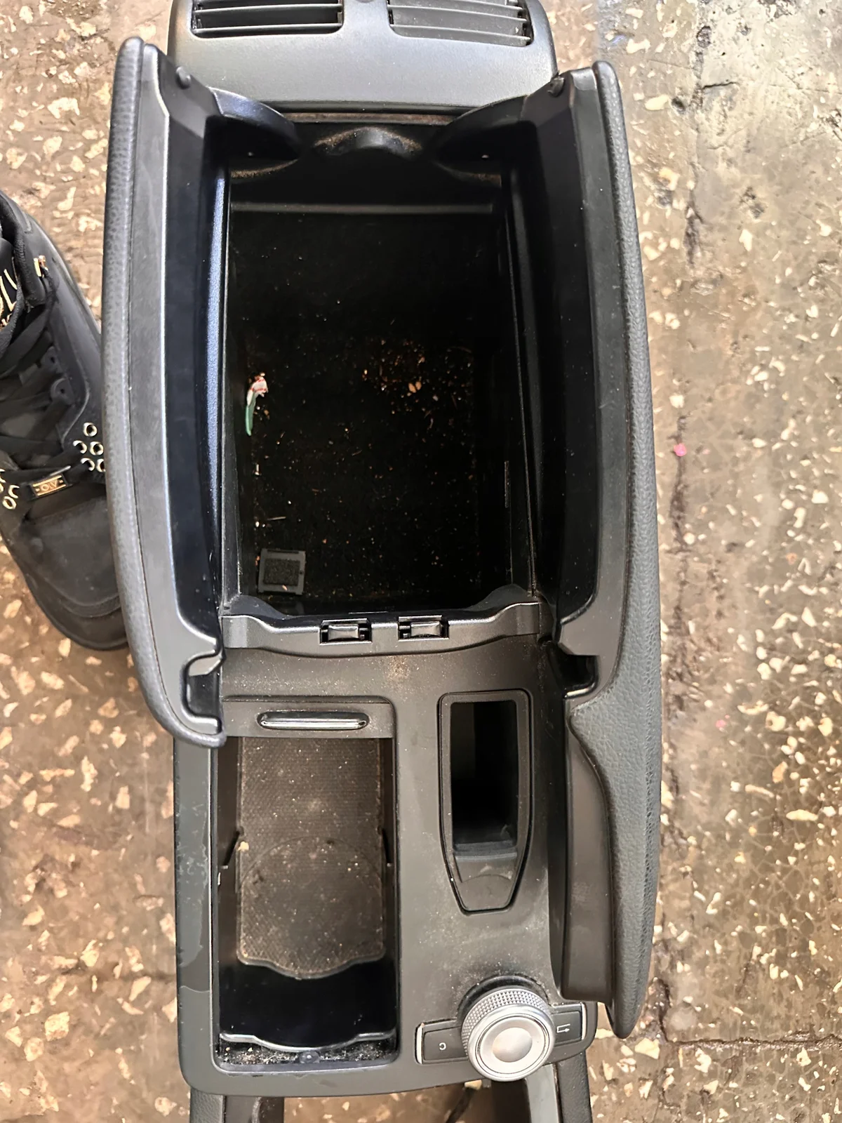 MERCEDES C KLASSE W204 Mittelkonsole Gebraucht image 4