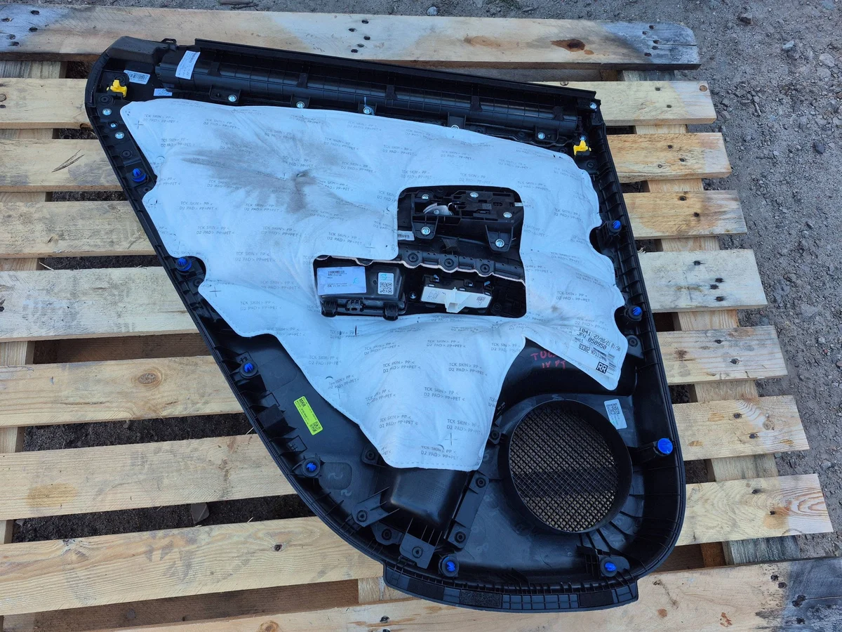 Hyundai Tucson IV Rückseitenverkleidung rechts M83320N7001NNB image 3