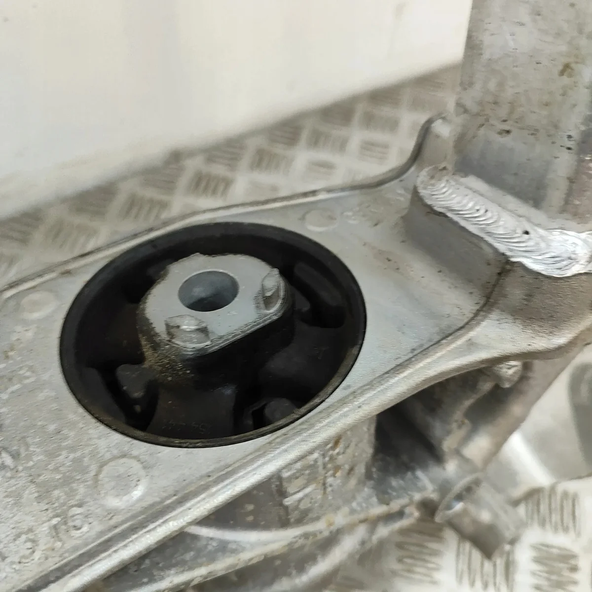 Audi Q8 2023 Subframe Dianteiro 4KE399313E image 6
