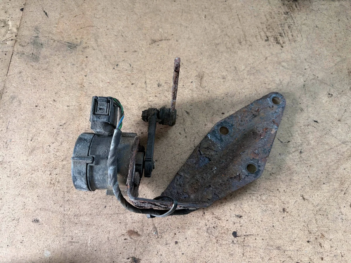 MERCEDES 0105427417 Jousituksen Tason Anturi