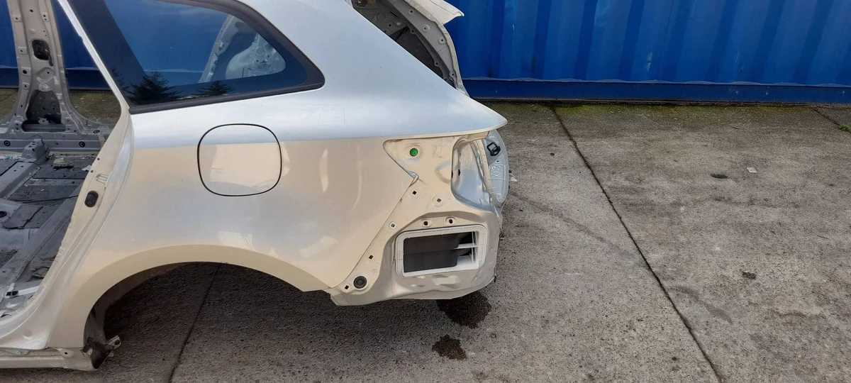 Toyota Corolla E21 Kombi Hinterteil Links