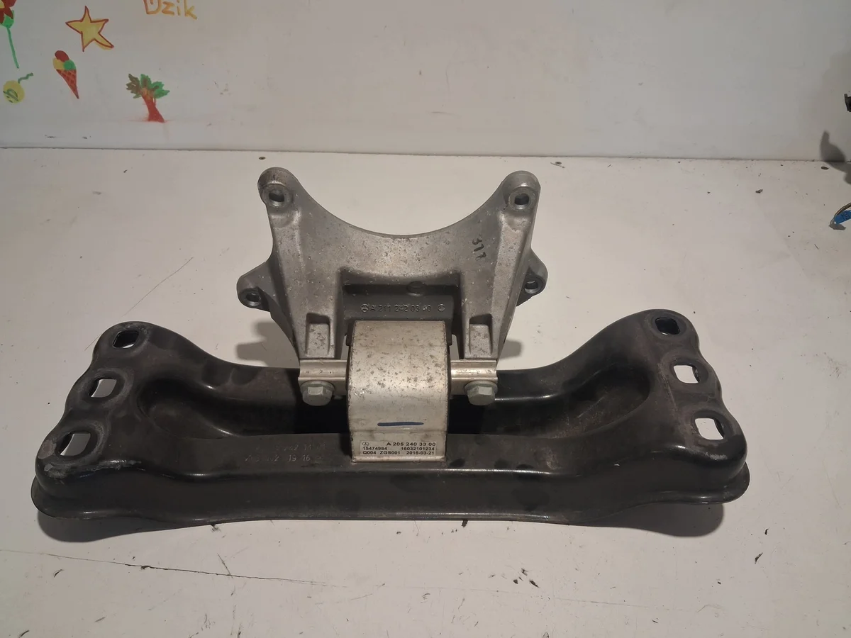Supporto cambio Mercedes W205 A2052403300 image 3