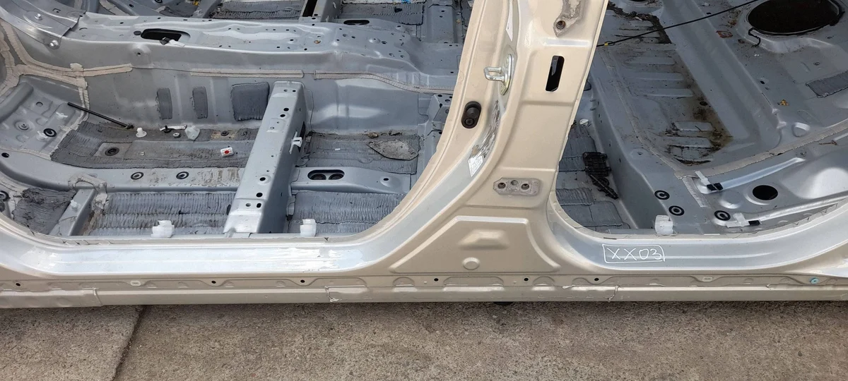 Toyota Corolla E21 Kombi kynnys vasen 00005666