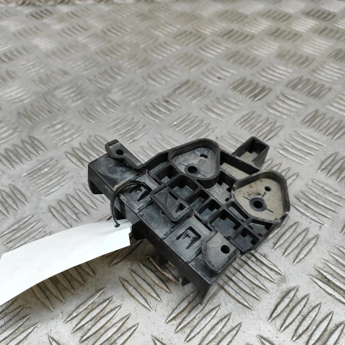 Nissan Leaf II Headlight Bracket Right 260425SK0A image 3
