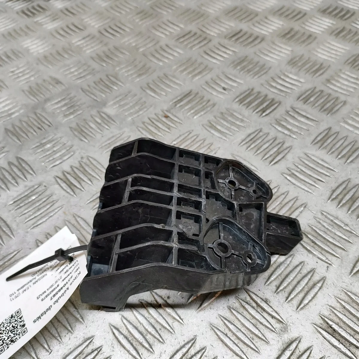 Nissan Leaf II Headlight Bracket Right 260425SK0A image 4