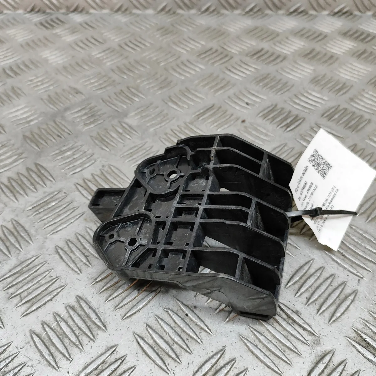 Nissan Leaf II Headlight Bracket Right 260425SK0A image 6