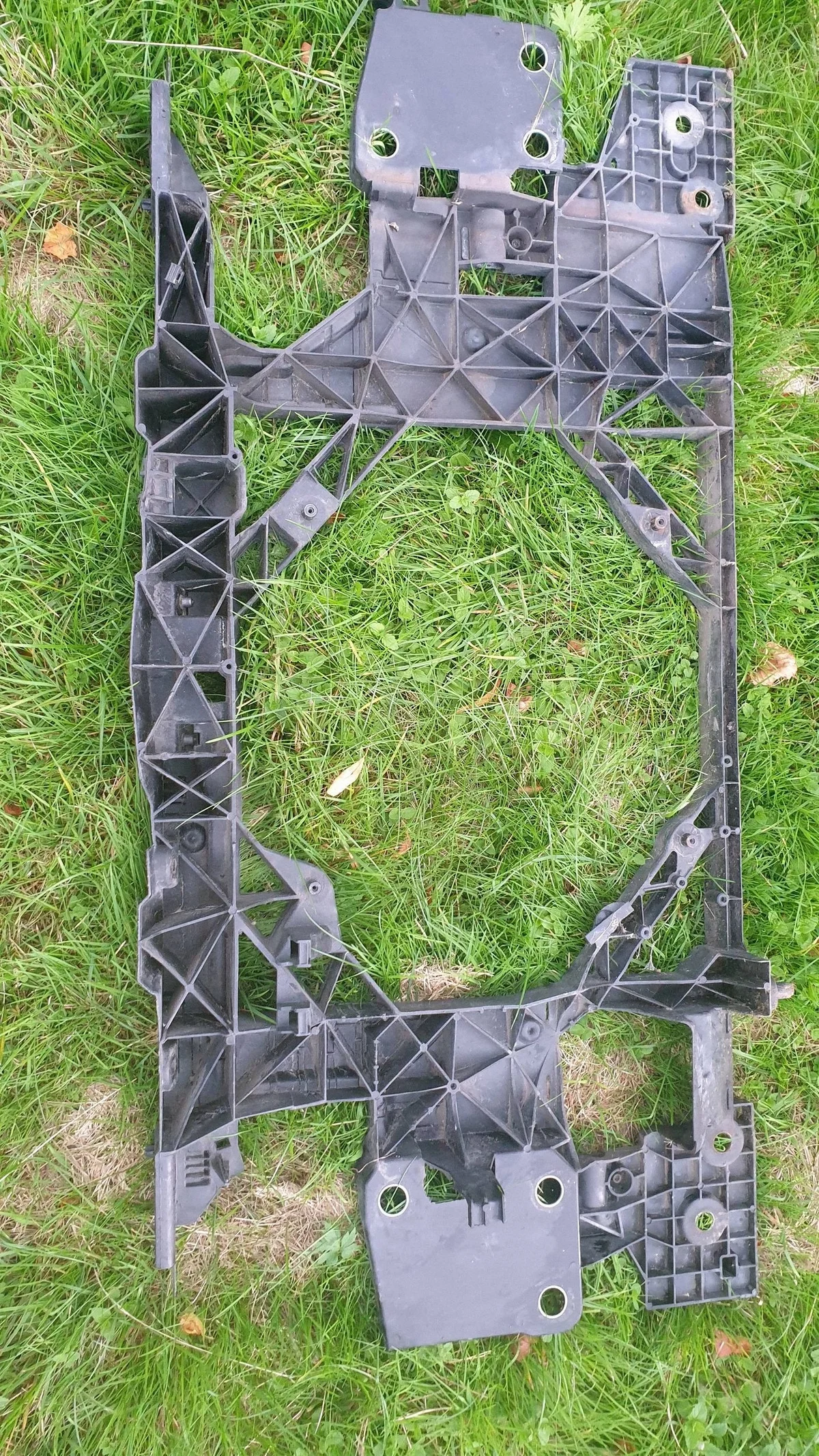 Frontbalk Renault Megane III 752100004R