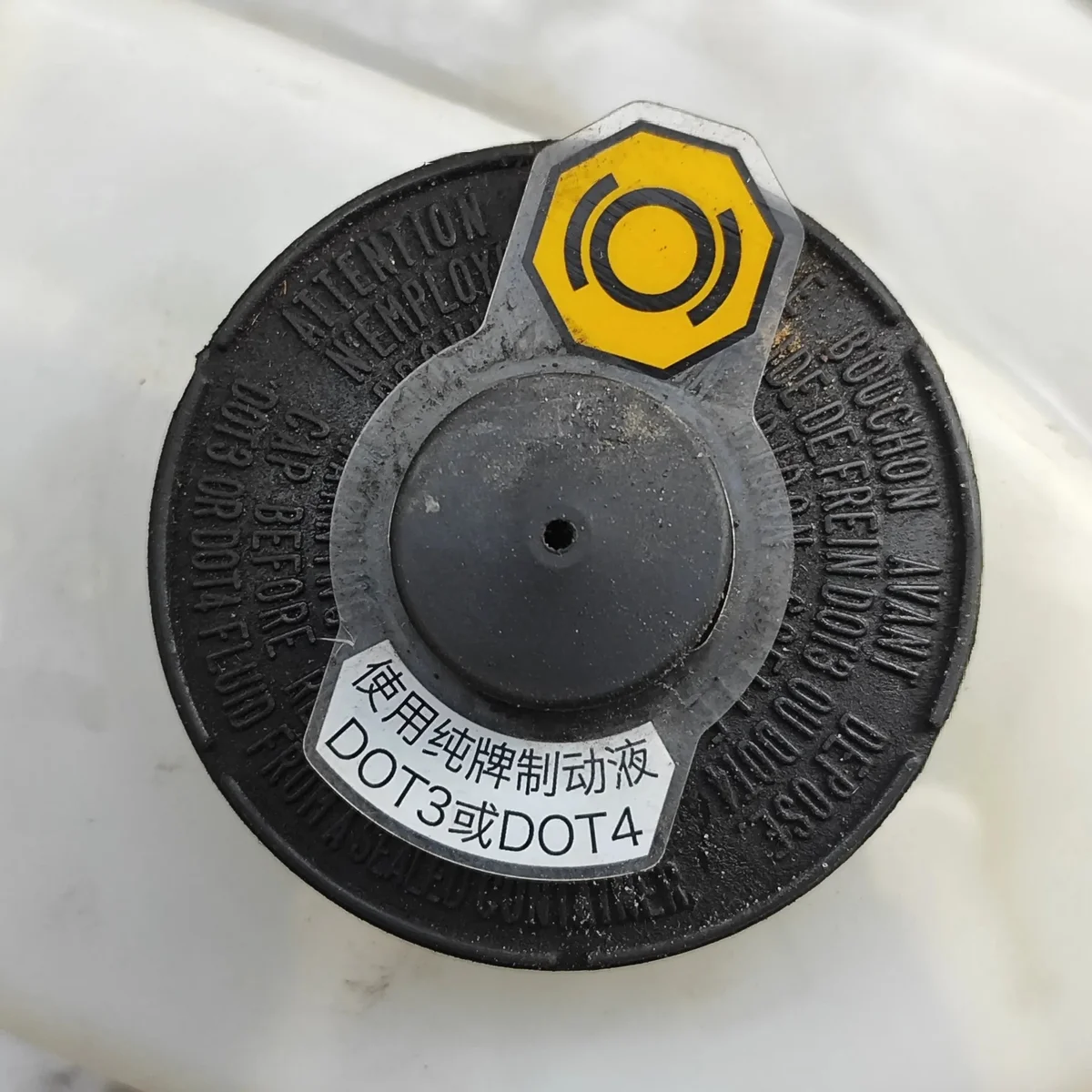 Toyota Prius+ Bremsflüssigkeitsbehälter 4722047070 image 6