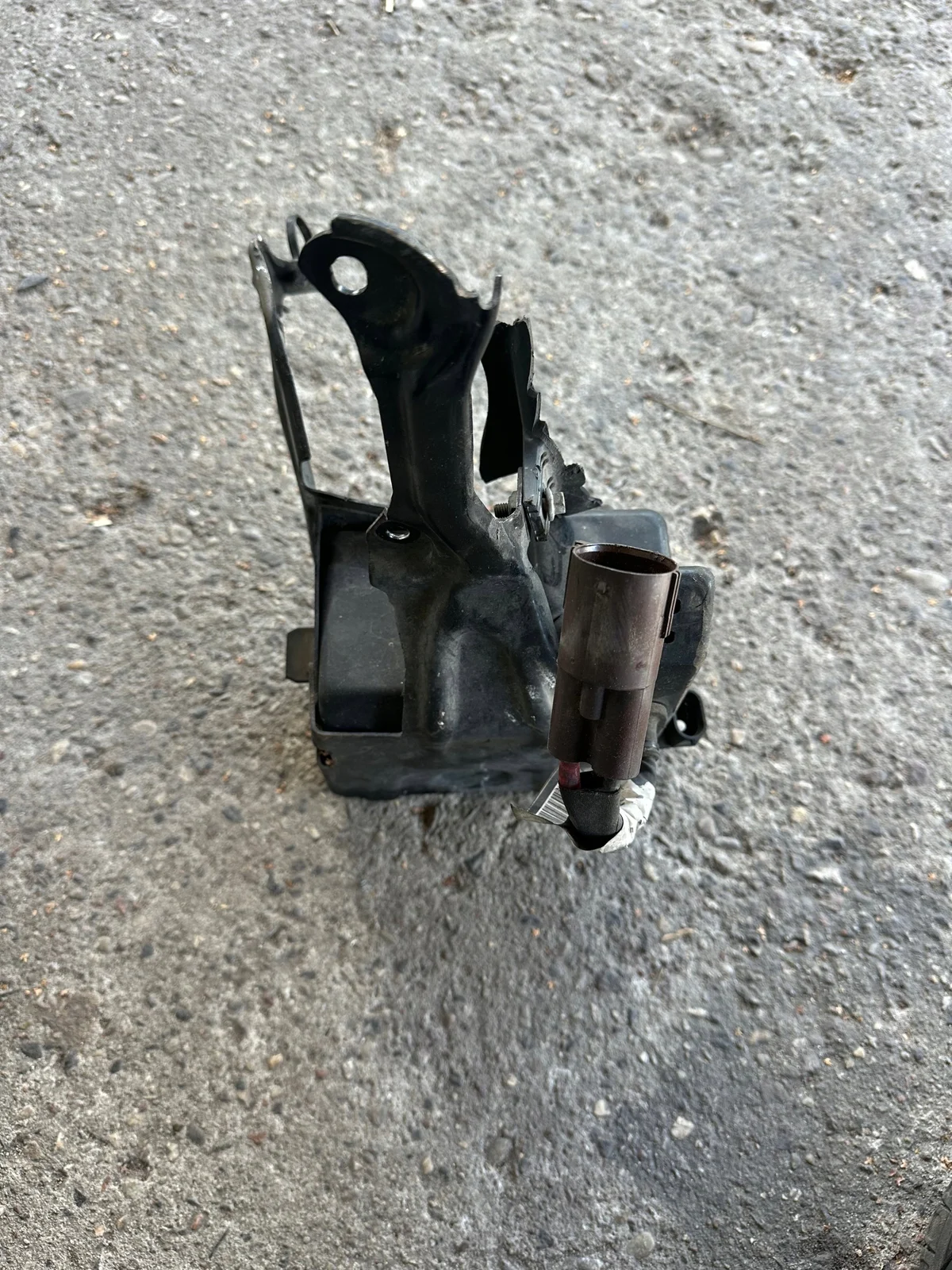 Volvo S40 V50 Battery Start Stop Bracket 31296667 image 2