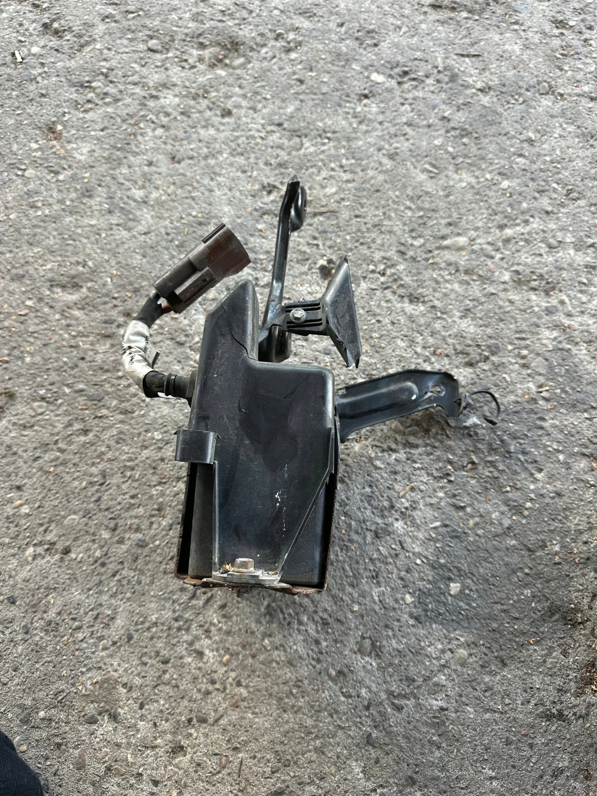 Volvo S40 V50 Battery Start Stop Bracket 31296667 image 3