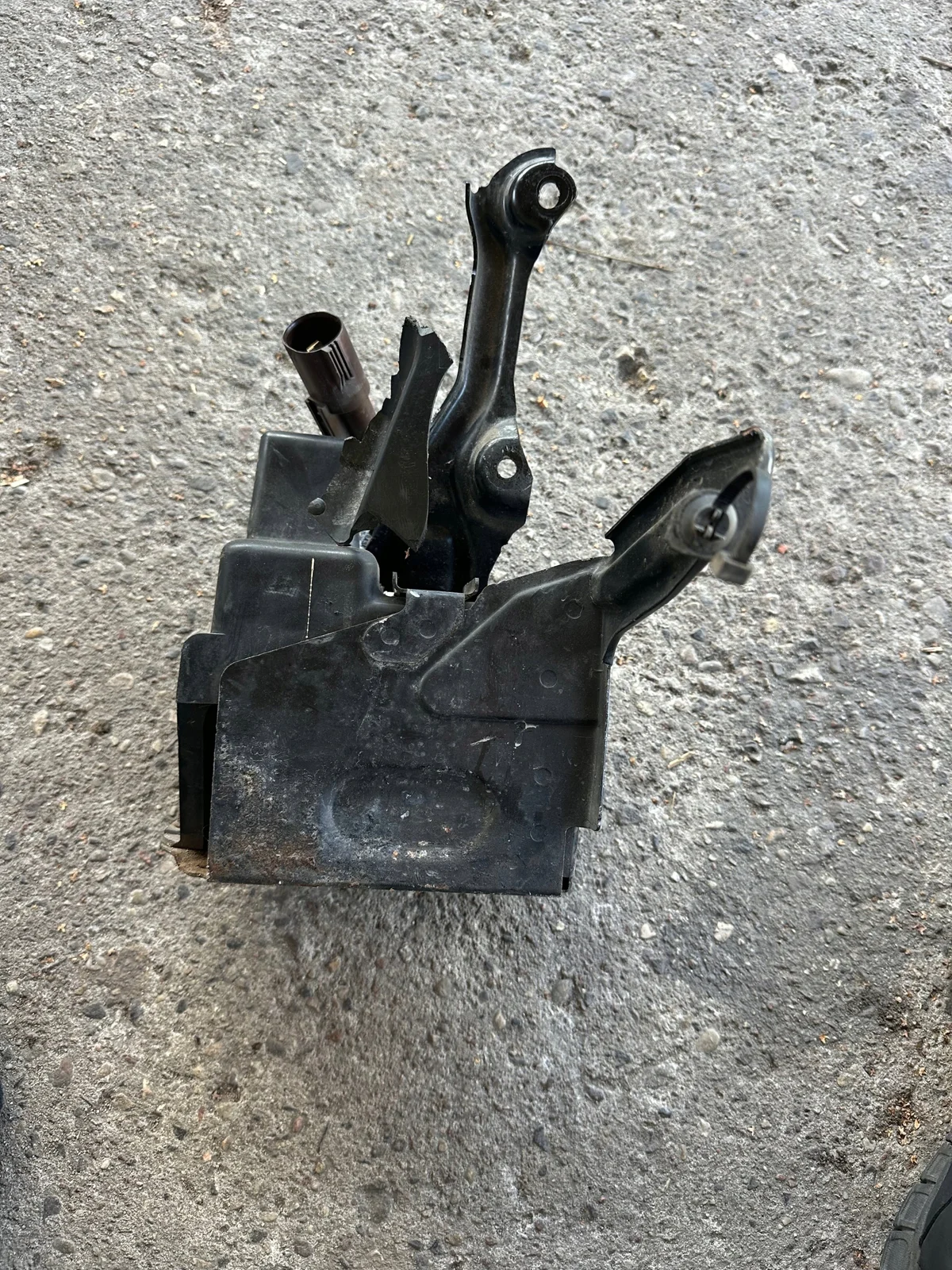 Volvo S40 V50 Battery Start Stop Bracket 31296667 image 4