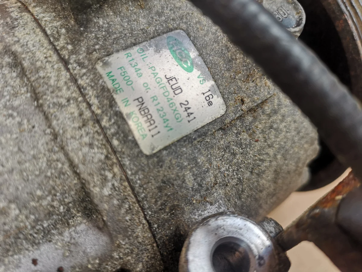 Compresor A/C Kia Carens IV F500-PNBAA11 Usado