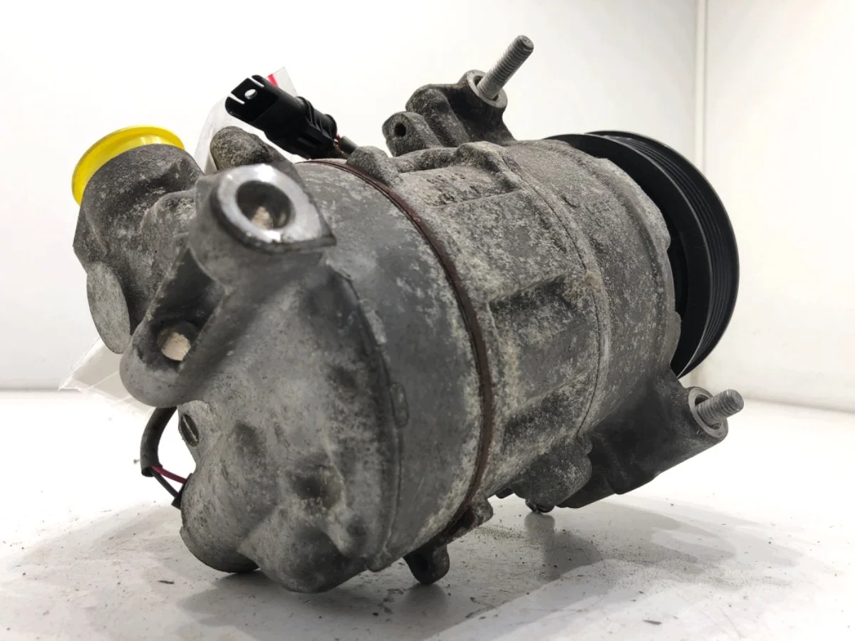 Compresor A/C BMW F20 9222308 Usado image 3