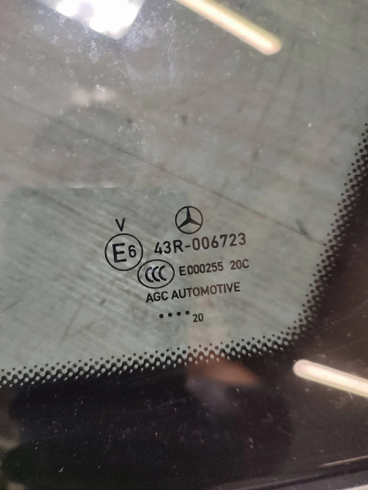 Vitrage arrière droit Mercedes C W205 AMG image 3