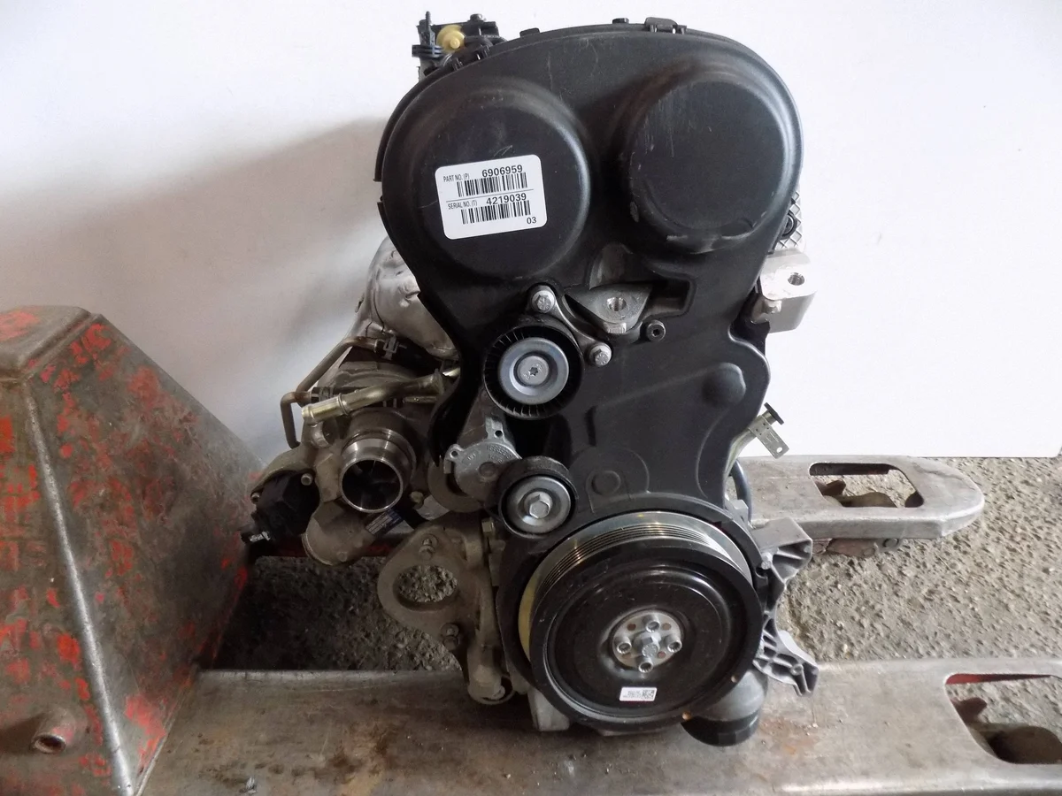 VOLVO V60 II S60 III T6 T8 B4204T46 Motor image 3