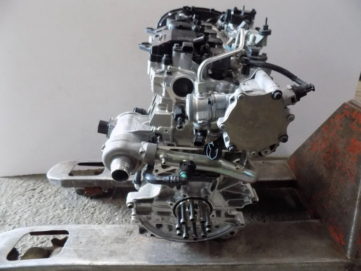VOLVO V60 II S60 III T6 T8 B4204T46 Motor image 6
