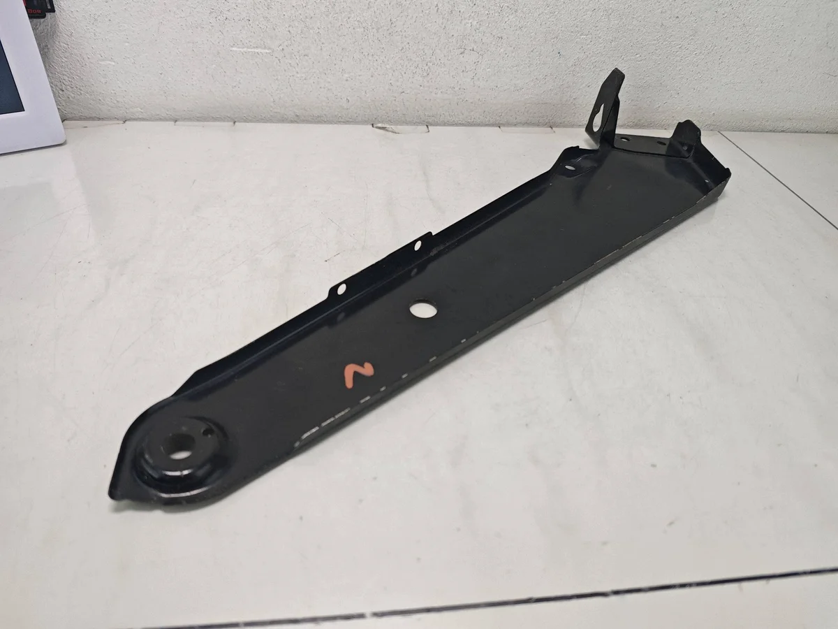 Panneau support radiateur VW Passat B8 gauche image 8