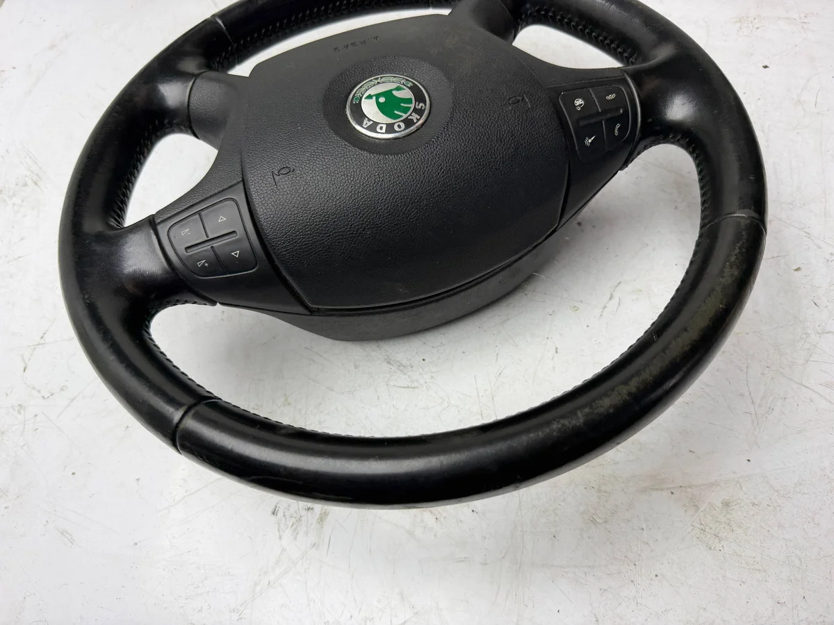 Volante Couro Multifunção Skoda Octavia Mk2 image 4