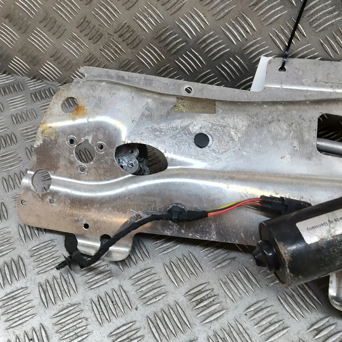 Aston Martin Vantage Coupe lasinnostinmekanismi image 3