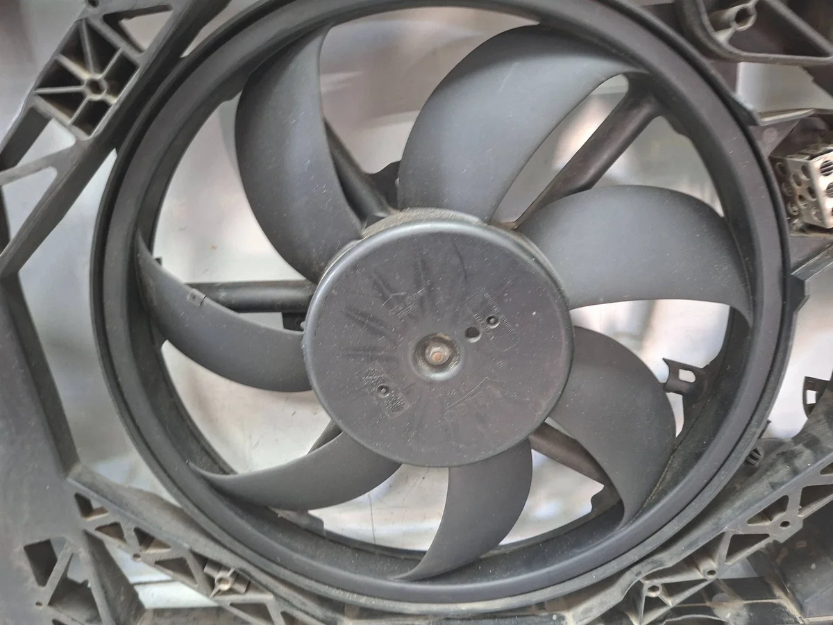 Voorste Ventilator Koeler Renault Fluence 1.5 DCI image 3