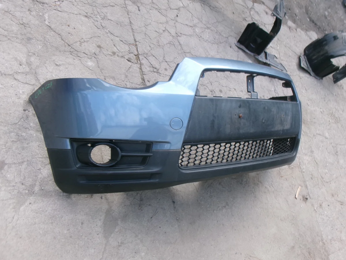 Pare-chocs avant Mitsubishi Colt VI CZ3