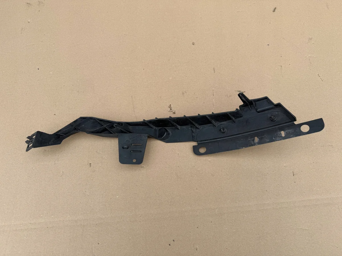 Opel Astra J Rückleuchtenhalter Links Gebraucht image 3
