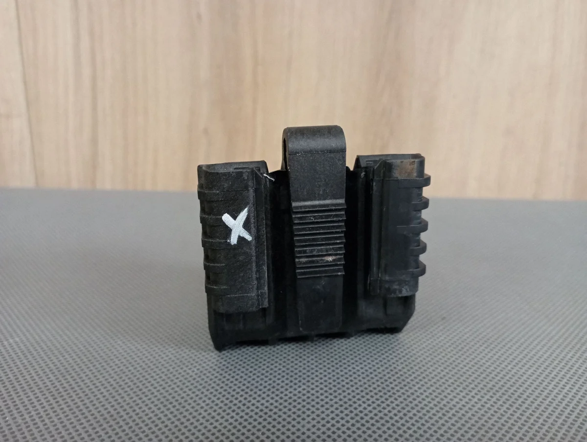 Mercedes SLK R171 Water Radiator Mount Used