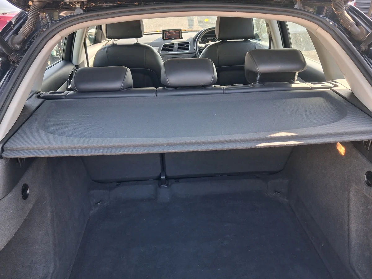 Audi Q3 8U 11-18 plage arrière LZ5Q