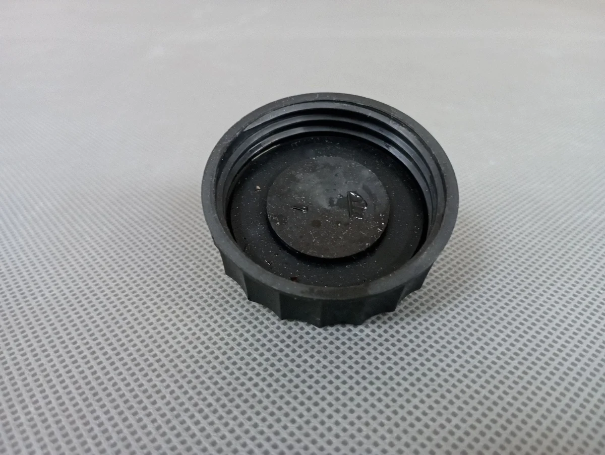 MERCEDES SLK R171 Bremsflüssigkeitsbehälterdeckel A2024300014 image 3