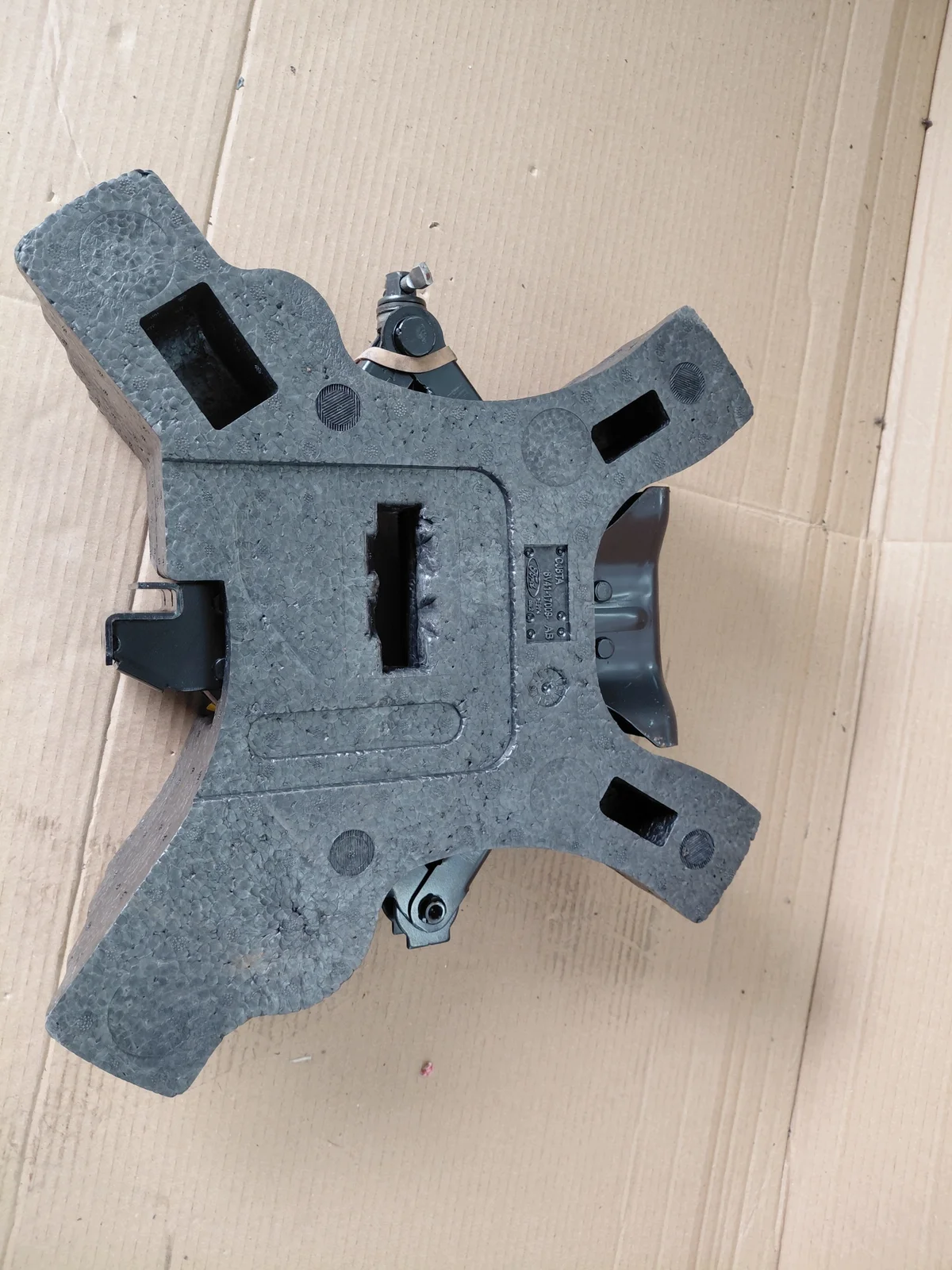 Ford Kuga MK1 Macaco e Chave Usado OEM image 4