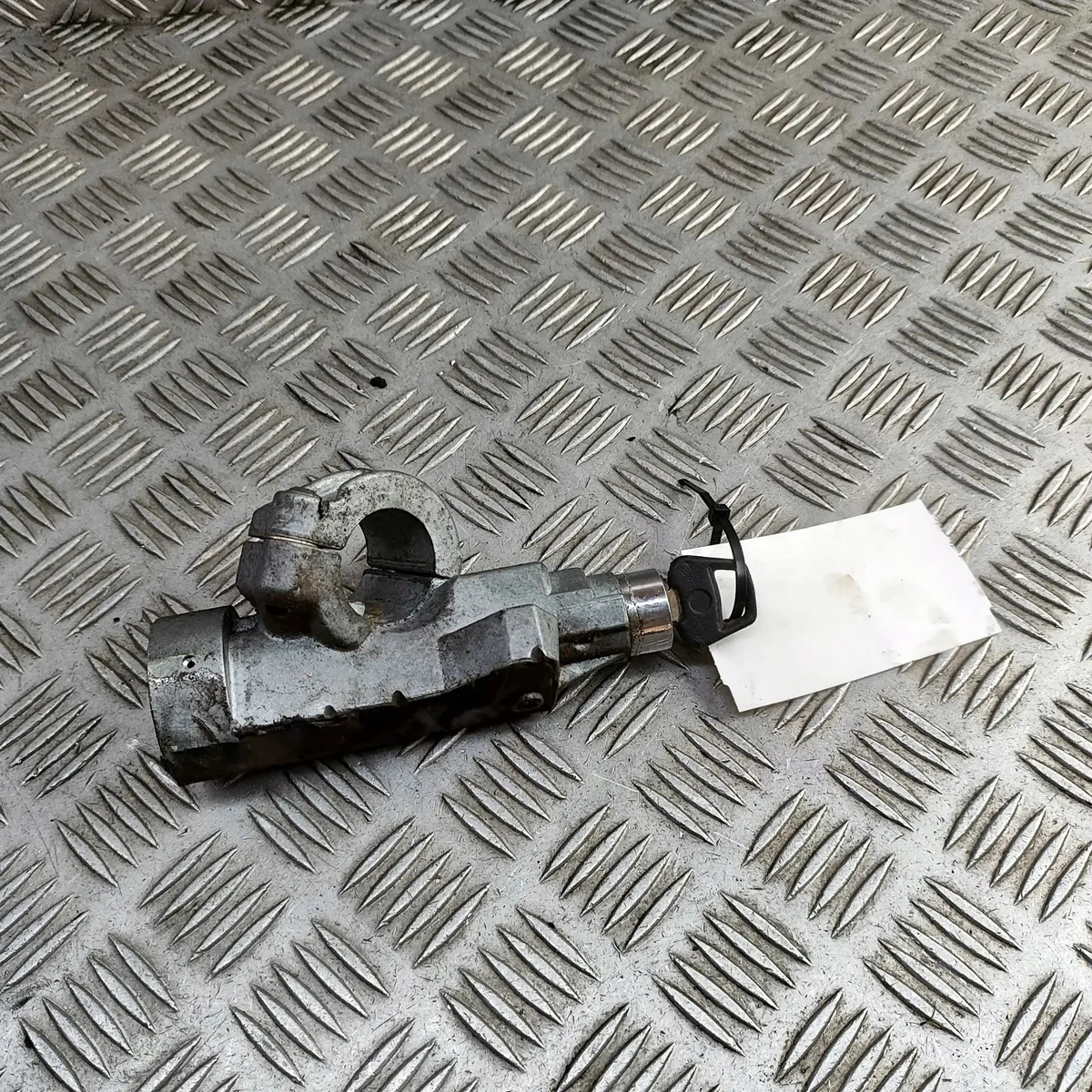 Land Rover Defender Ignition Switch Used image 3
