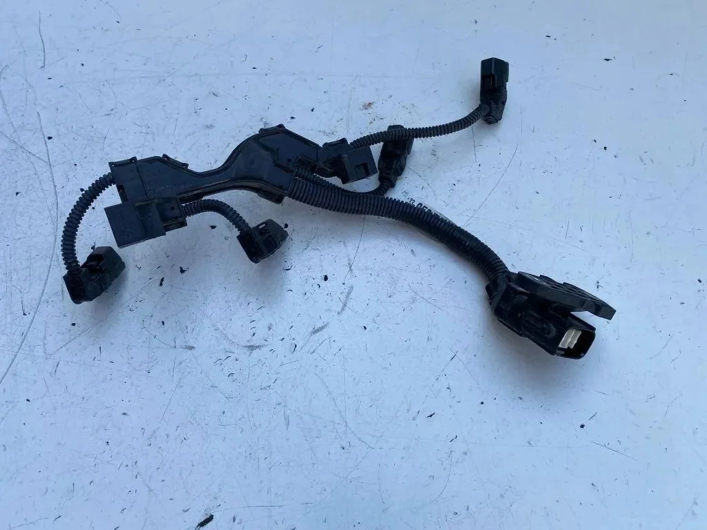 Fuel Injector Lines Toyota 8212633050B Used